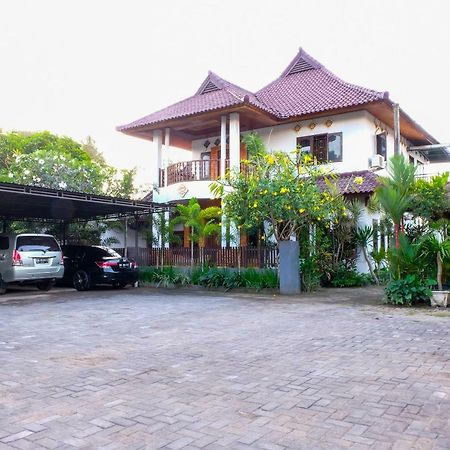 Friends Beach Hotel Kuta  Eksteriør billede