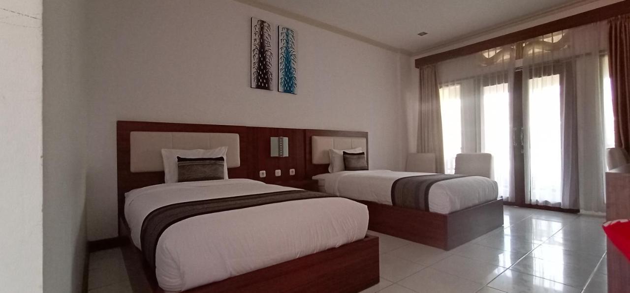 Friends Beach Hotel Kuta  Eksteriør billede