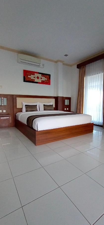 Friends Beach Hotel Kuta  Eksteriør billede