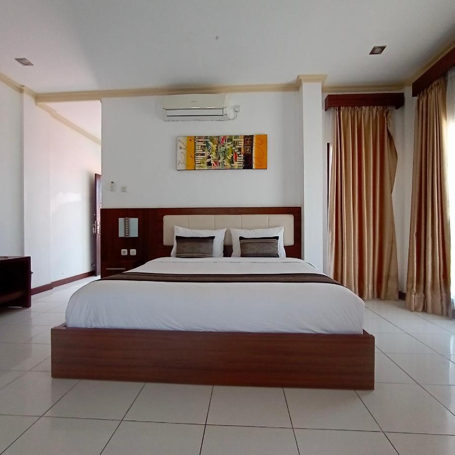 Friends Beach Hotel Kuta  Eksteriør billede