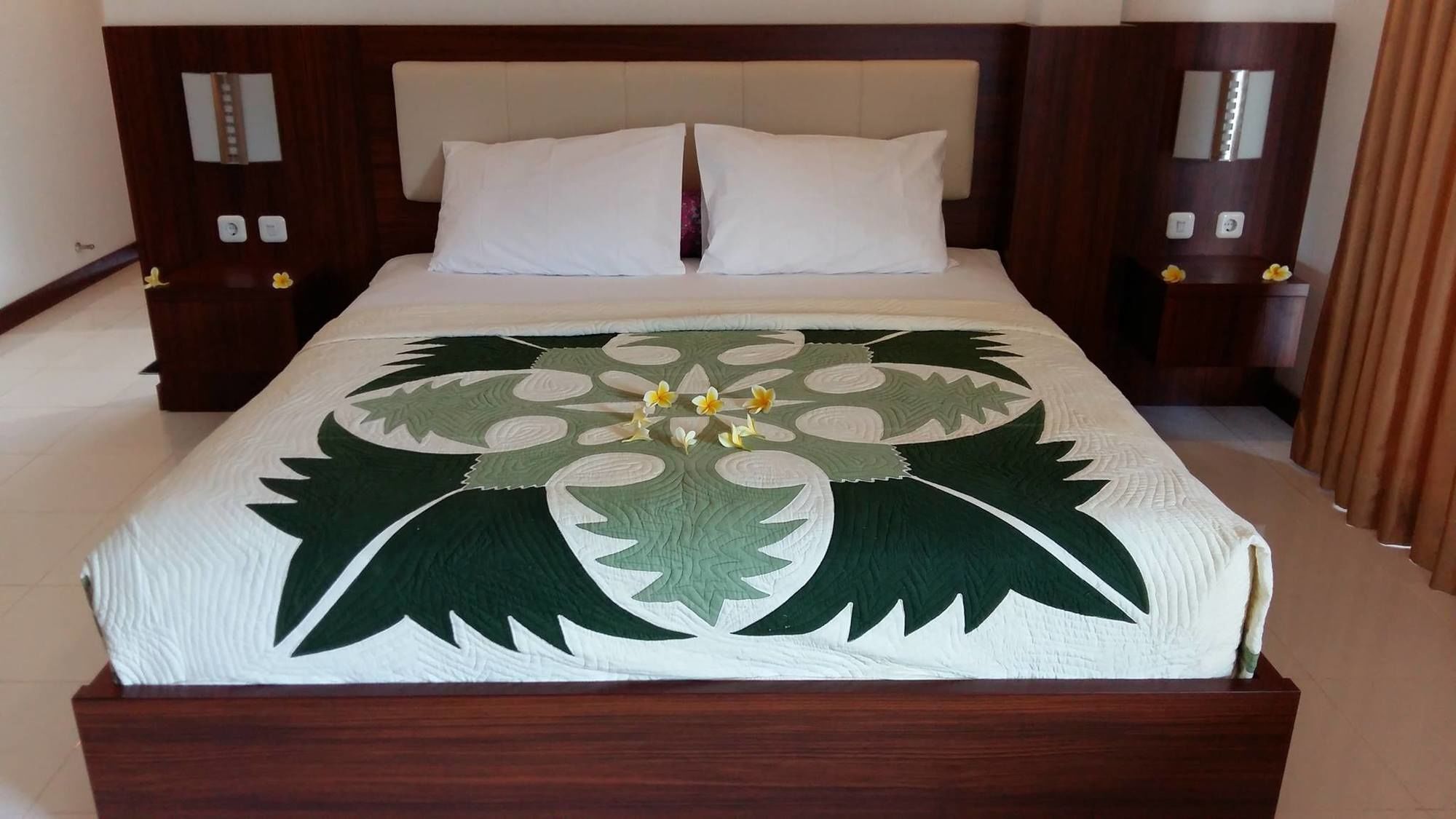 Friends Beach Hotel Kuta  Eksteriør billede