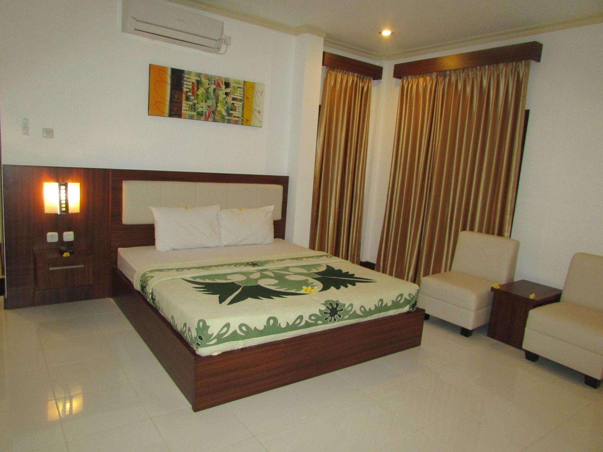 Friends Beach Hotel Kuta  Eksteriør billede